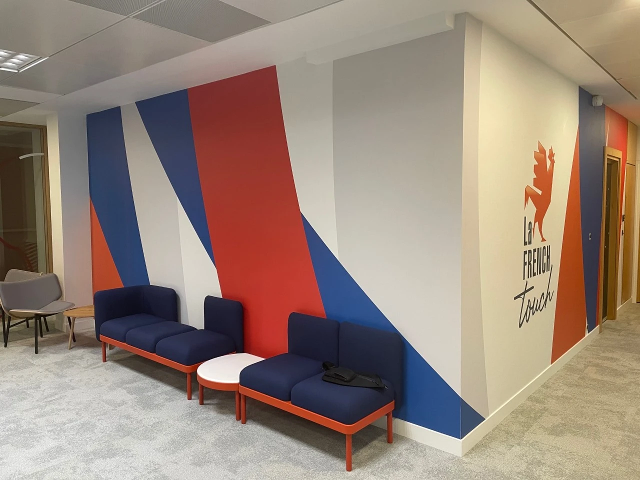 Réalisation Décophanie : habillage mural et rénovation de surfaces en adhésif (2)