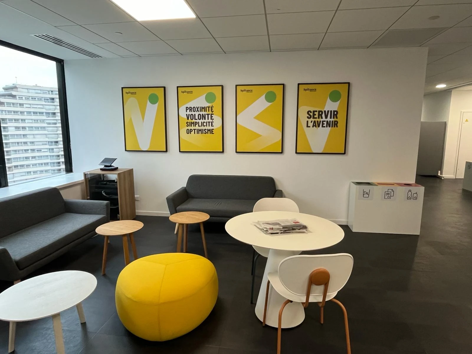 Réalisation Décophanie : habillage mural et rénovation de surfaces en adhésif (14)